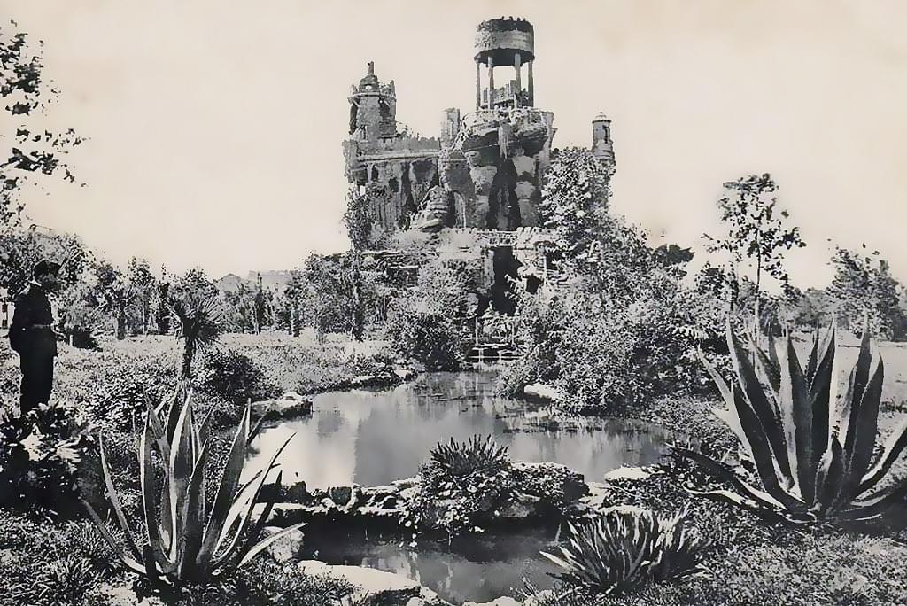 Gruta de la Plaza constitución. Finales de 1890.