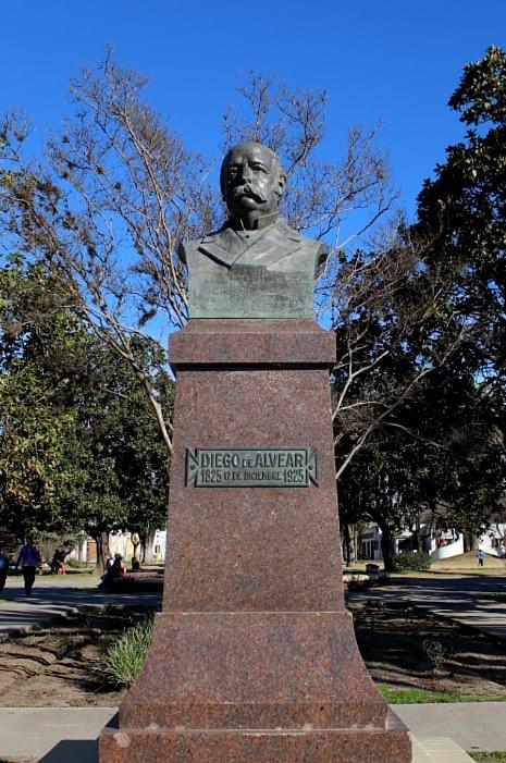Busto de Diego de Alvear.