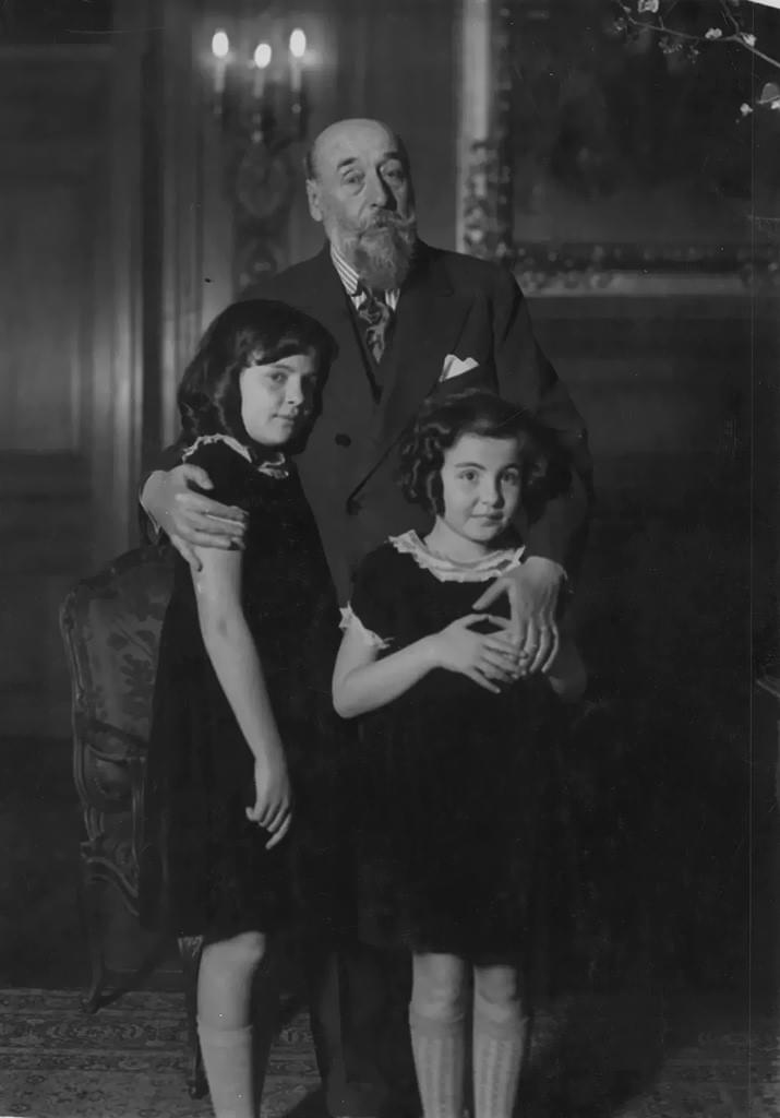 Matías Errázuriz con sus nietas Josefina y Carmen Gómez Errázuriz, 1931.