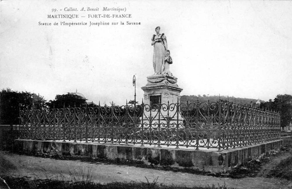 Foto histórica de La Estatua de la Emperatriz Josefina (inaugurada en 1859).